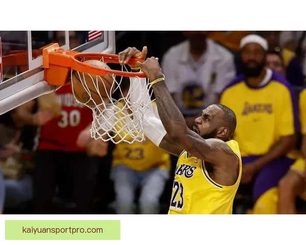 詹姆斯昨日惊人劈扣起跳三点二米入网速度接近五十公里